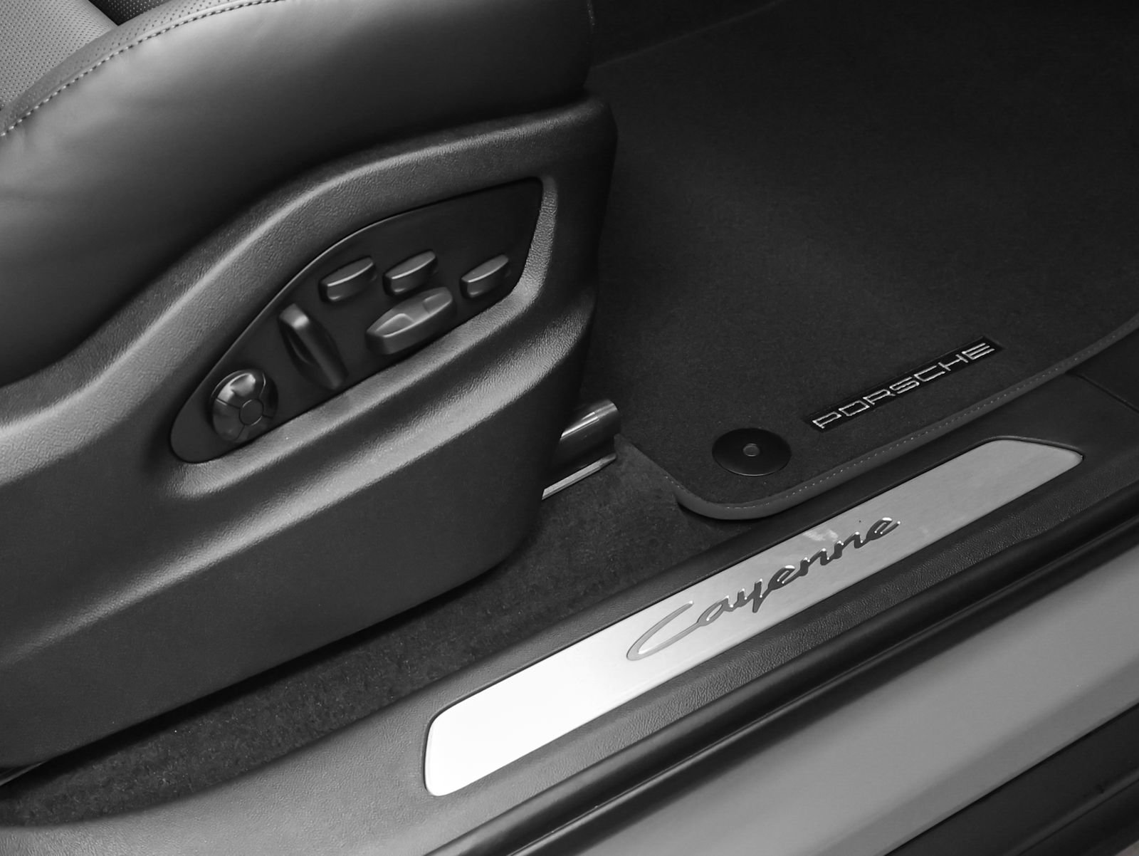 New 2026 Porsche Cayenne Coupe AWD/4WD image 20
