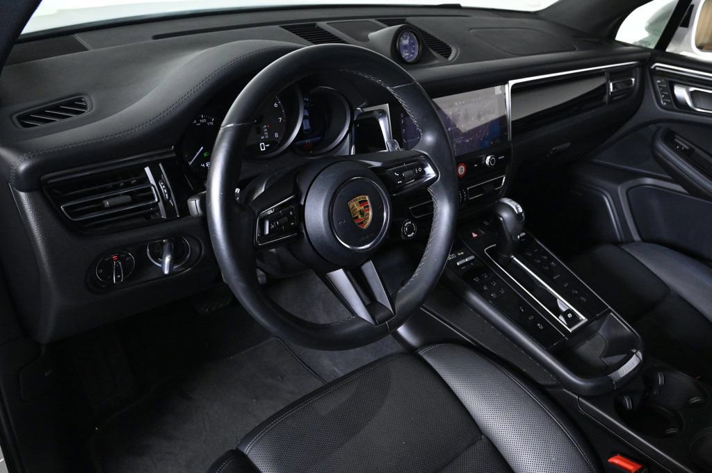 Certified 2023 Porsche Macan S image 4
