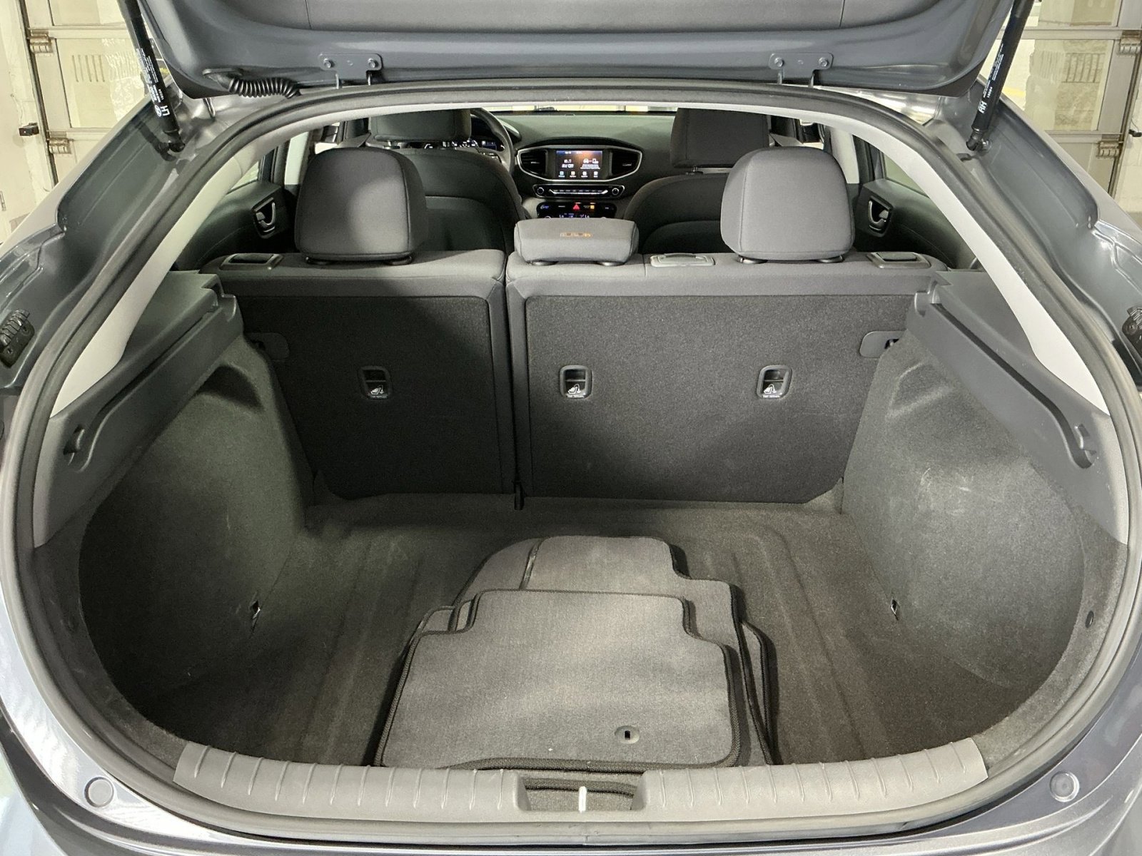 Used 2018 Hyundai Ioniq Blue FWD image 24