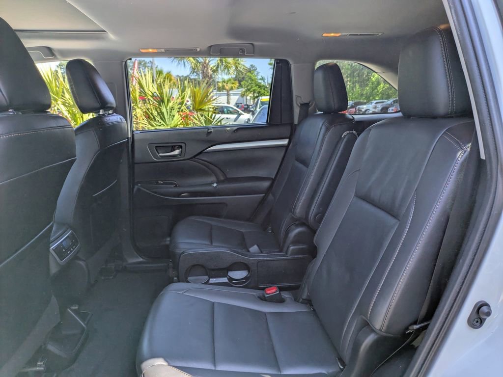Used 2019 Toyota Highlander XLE FWD image 15