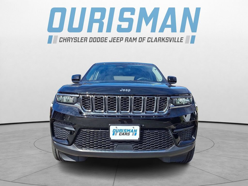 Used 2023 Jeep Grand Cherokee Laredo image 2