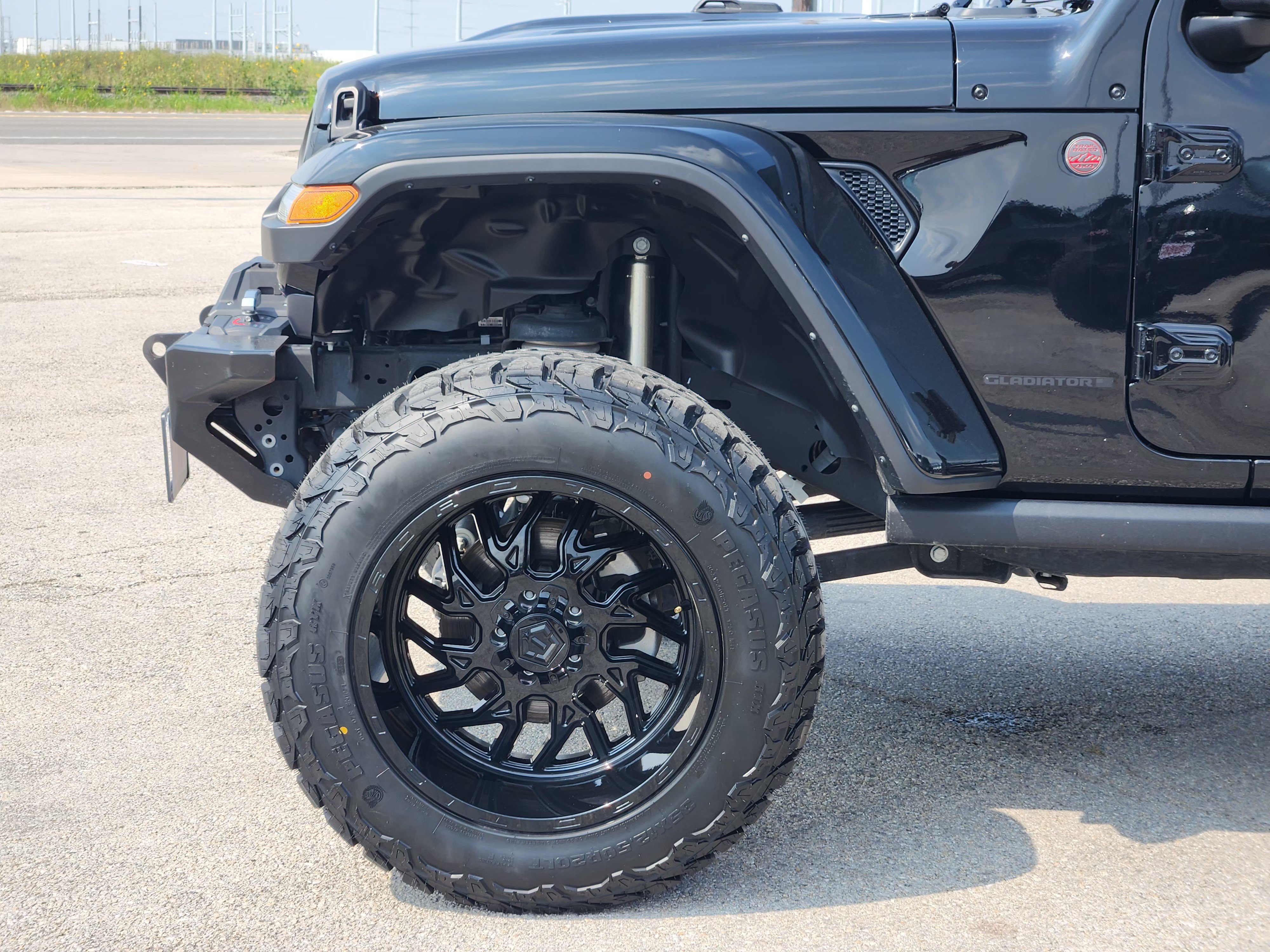 Used 2025 Jeep Gladiator Rubicon AWD/4WD image 9