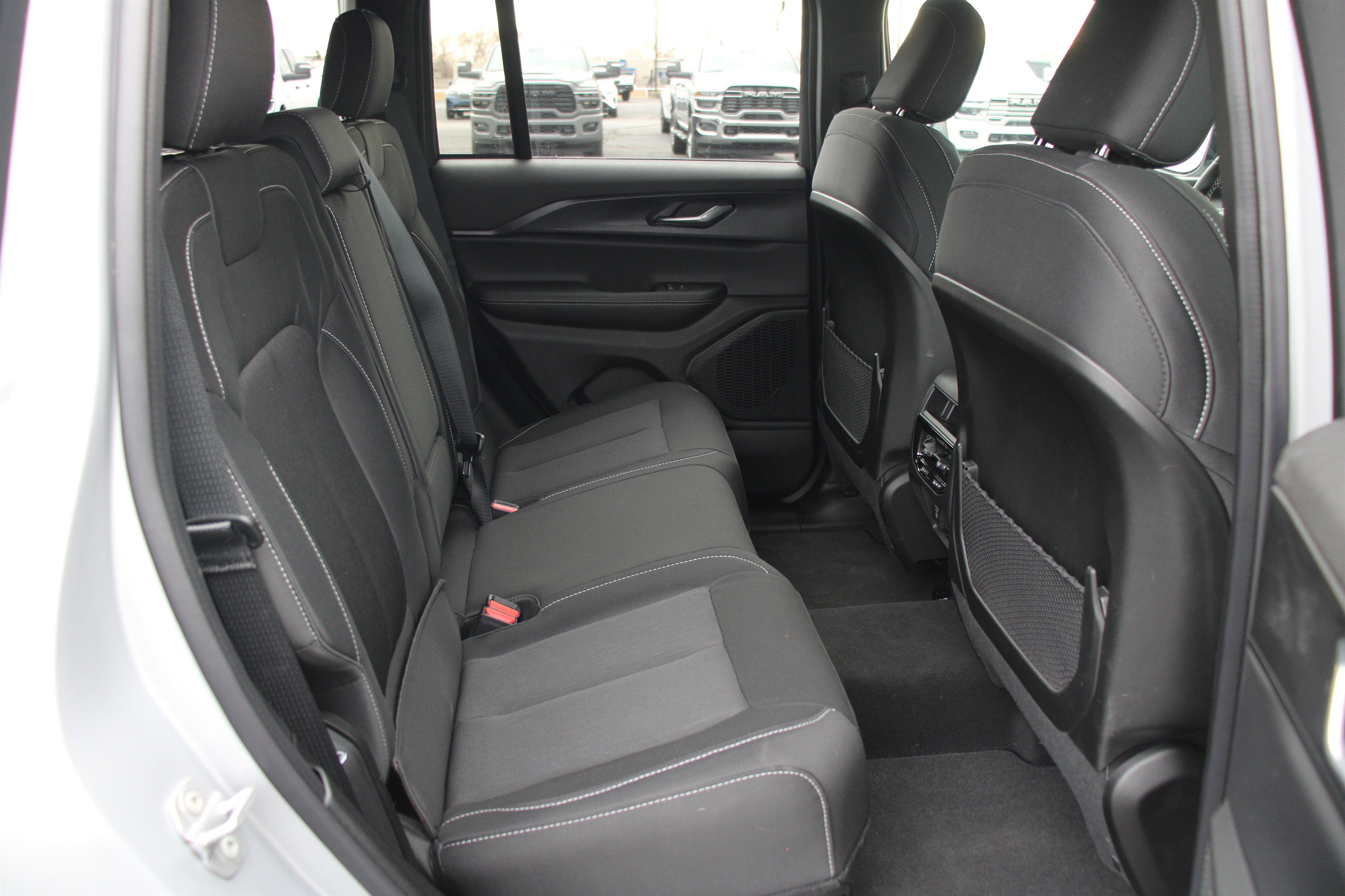 New 2025 Jeep Grand Cherokee Laredo X w/ Luxury Tech Group I image 24