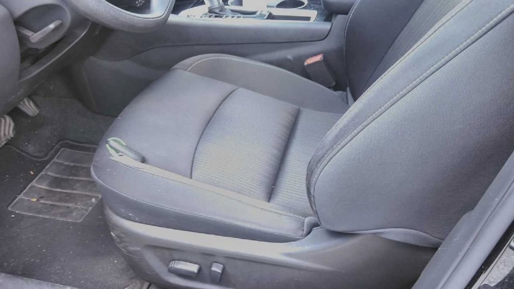 Used 2024 Nissan Altima 2.5 SV FWD image 4