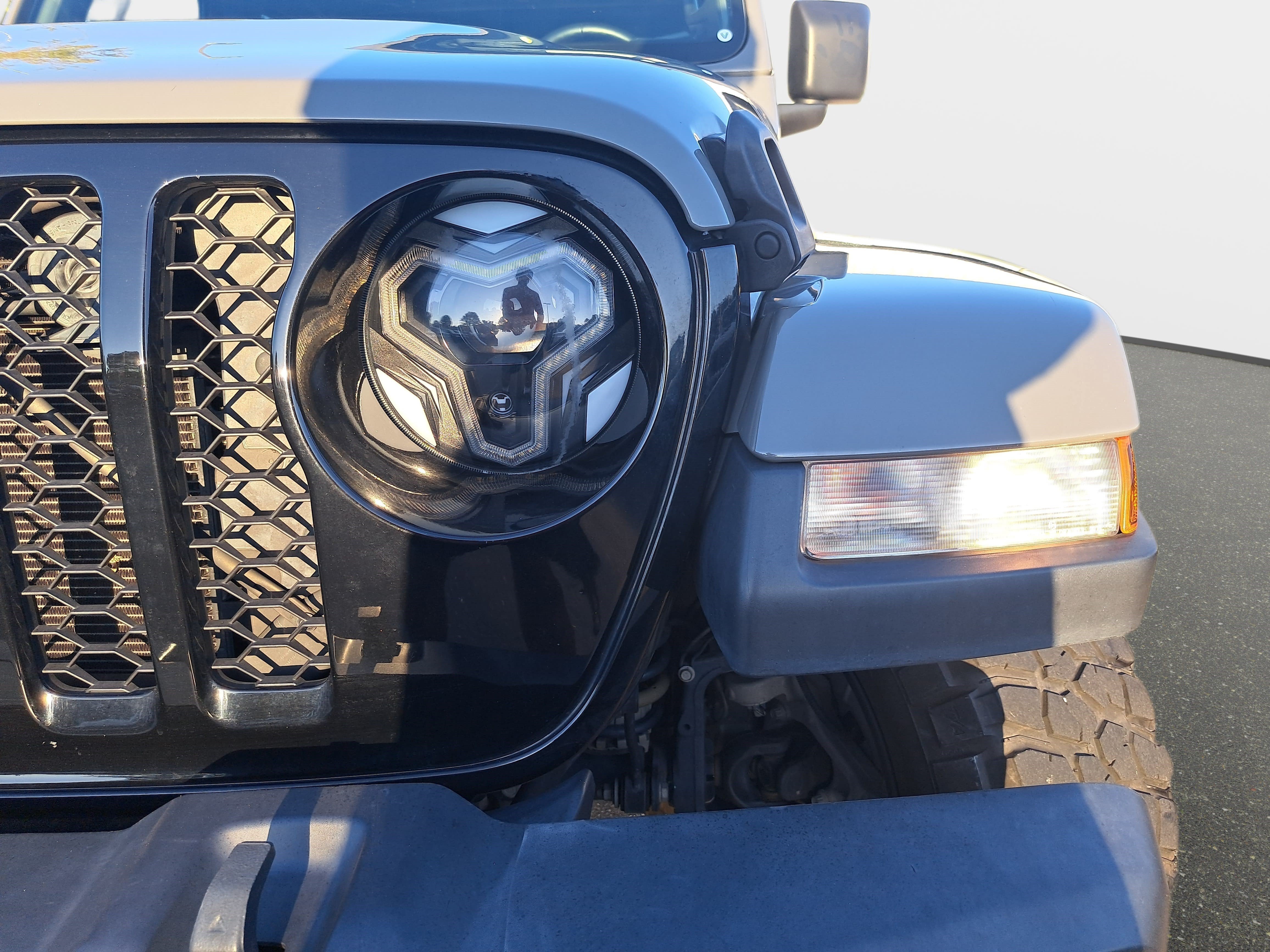 Used 2021 Jeep Gladiator Sport AWD/4WD image 29