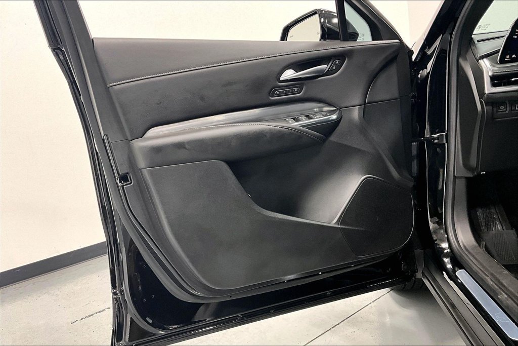 Used 2024 Cadillac XT4 Premium Luxury FWD image 22