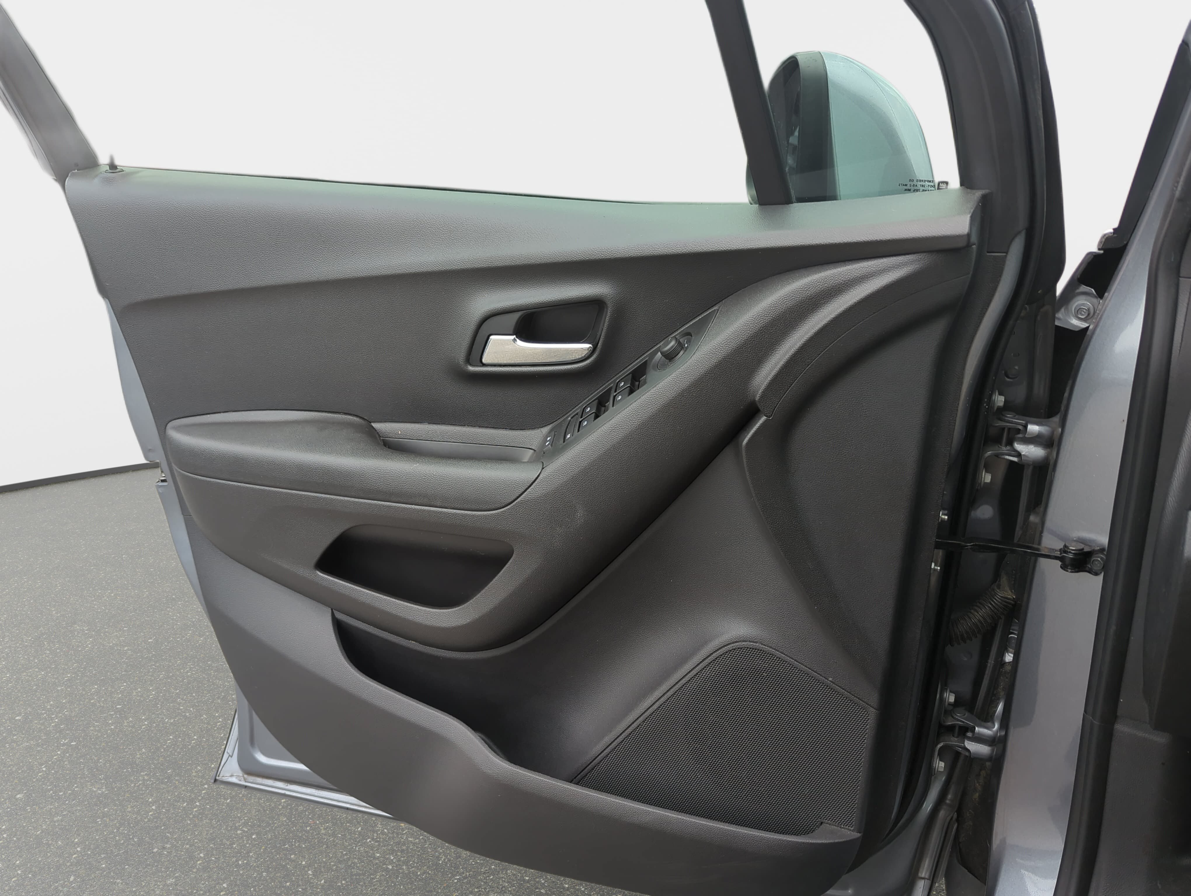 Used 2020 Chevrolet Trax LT w/ LT Convenience Package FWD image 24