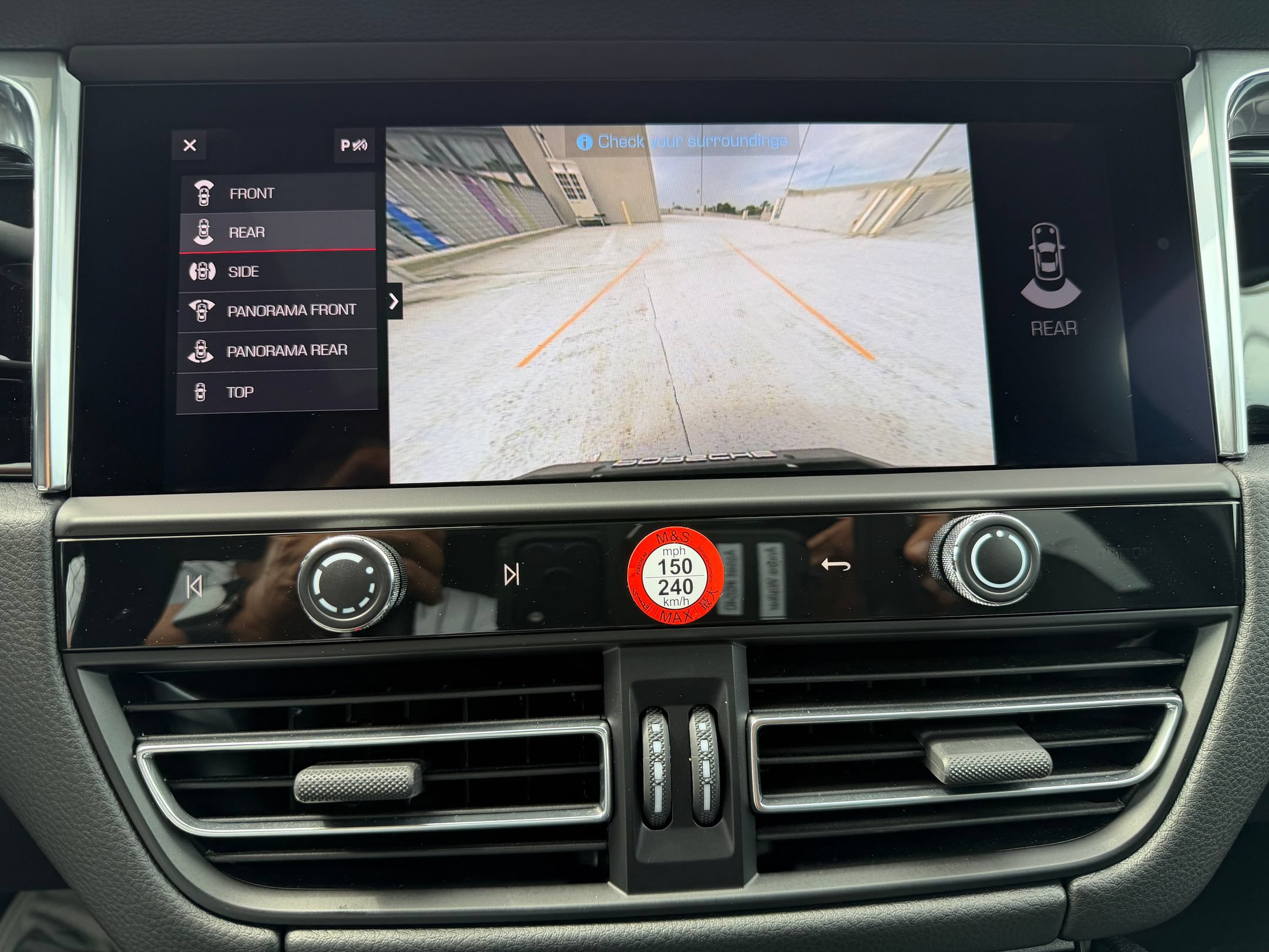Certified 2026 Porsche Macan AWD/4WD image 19