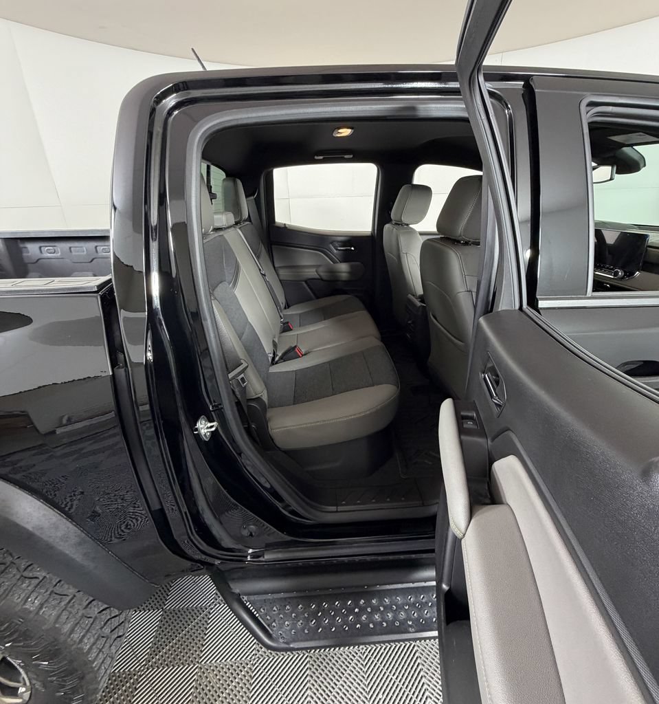 Used 2024 Chevrolet Colorado ZR2 w/ Technology Package AWD/4WD image 5