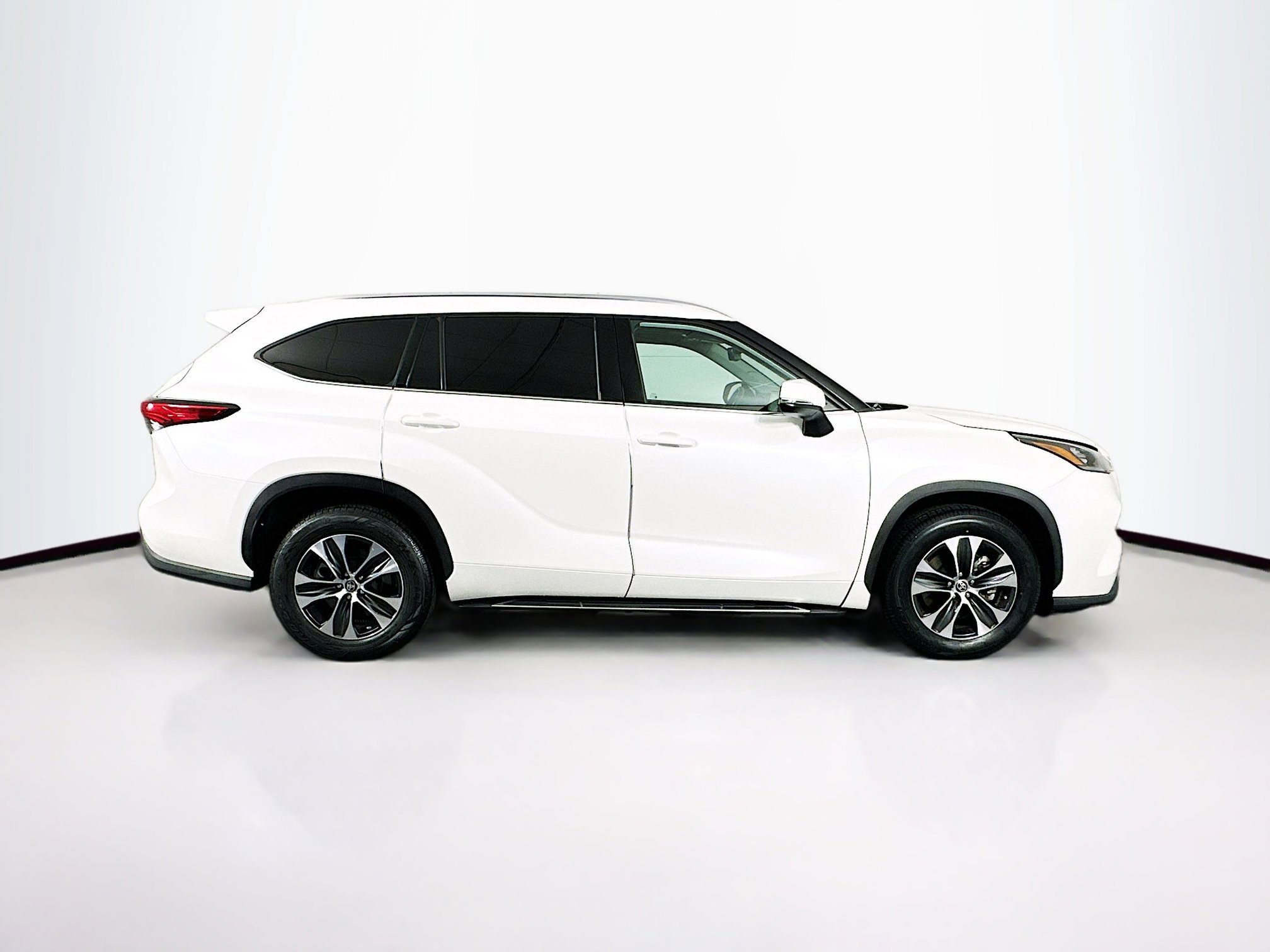 Used 2020 Toyota Highlander XLE image 10