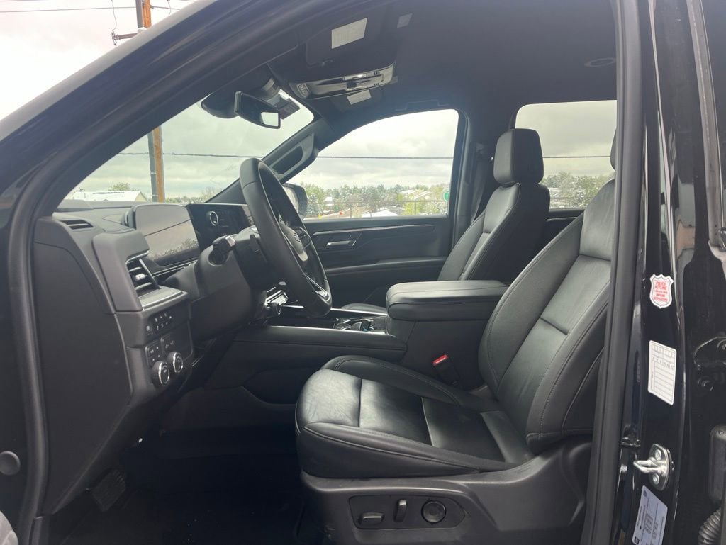 Used 2025 Chevrolet Suburban Z71 AWD/4WD image 8