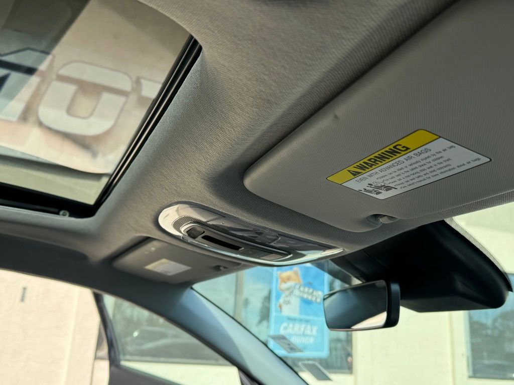 Used 2023 Hyundai Elantra Limited image 28