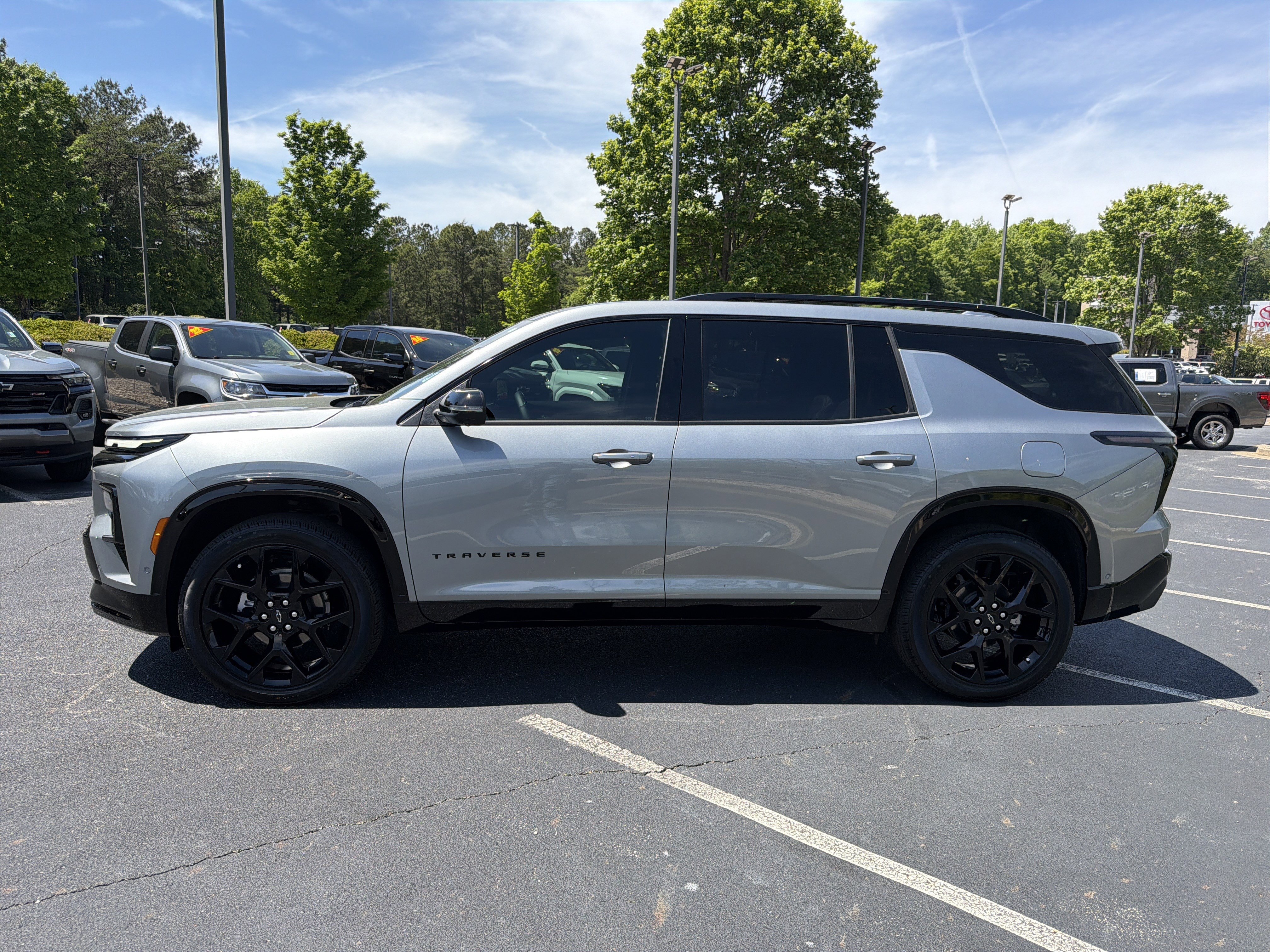 Used 2026 Chevrolet Traverse RS FWD image 8