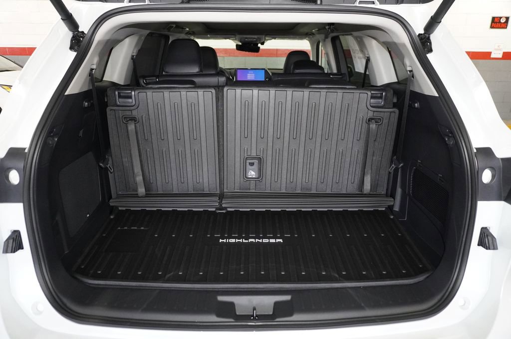 New 2026 Toyota Highlander Platinum image 7
