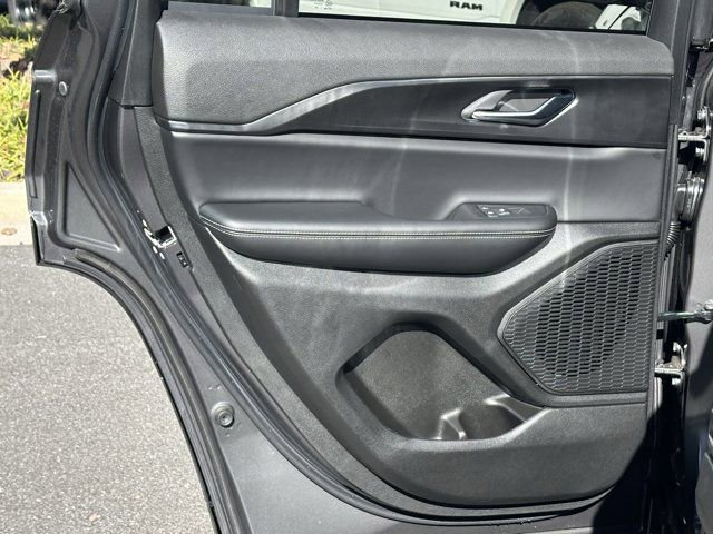 New 2025 Jeep Grand Cherokee Altitude image 15