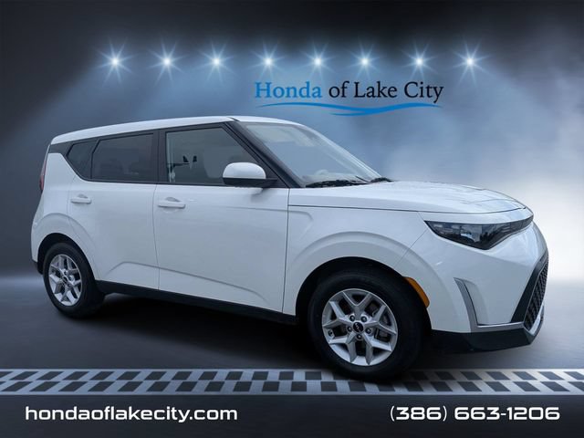 Used 2025 Kia Soul LX FWD image 1