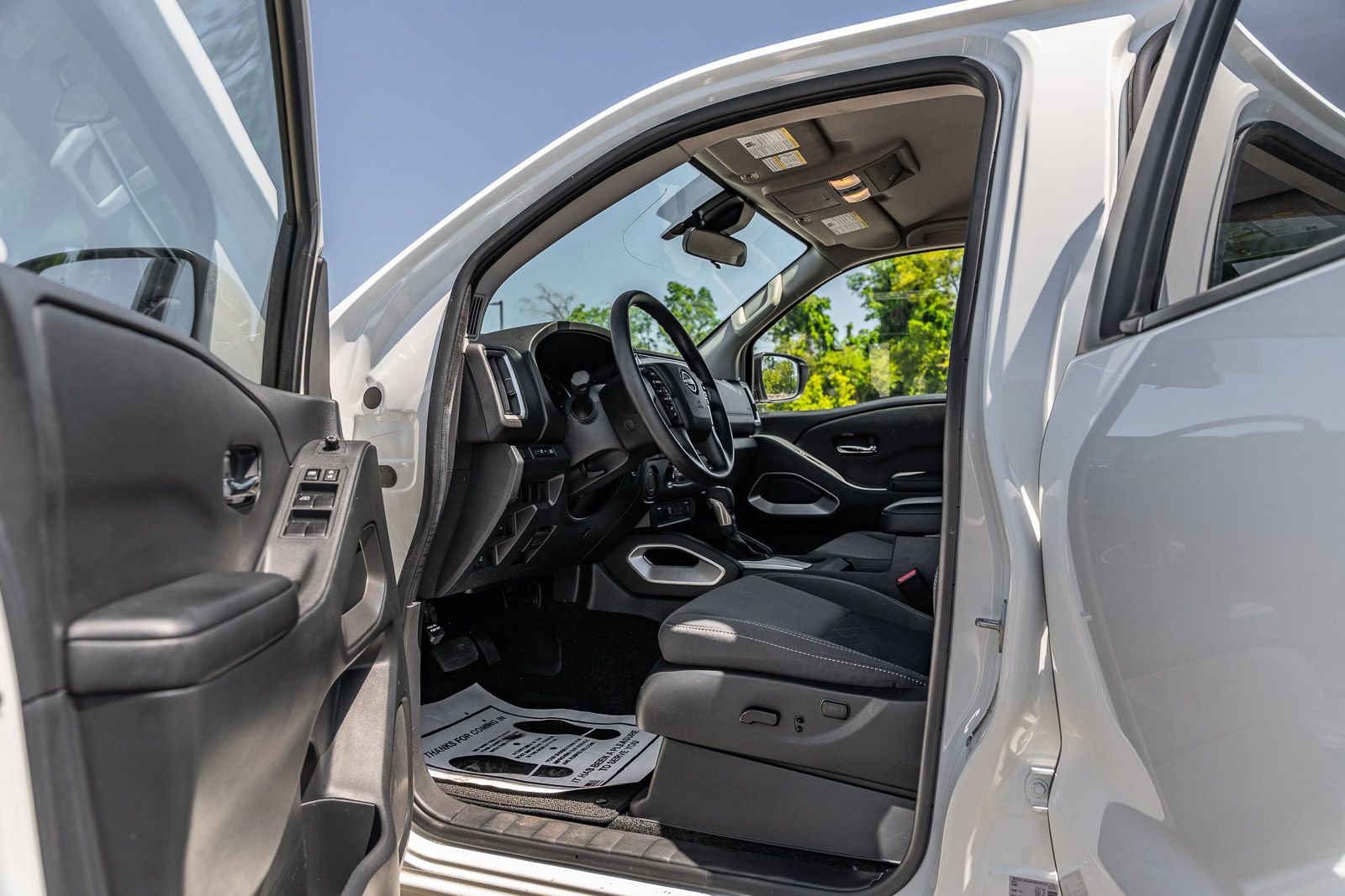 Used 2025 Nissan Frontier SV RWD image 17