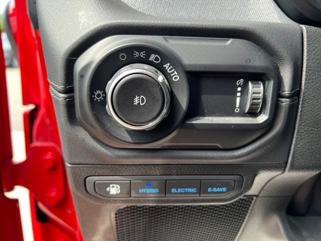 Certified 2025 Jeep Wrangler Unlimited Sahara AWD/4WD image 17
