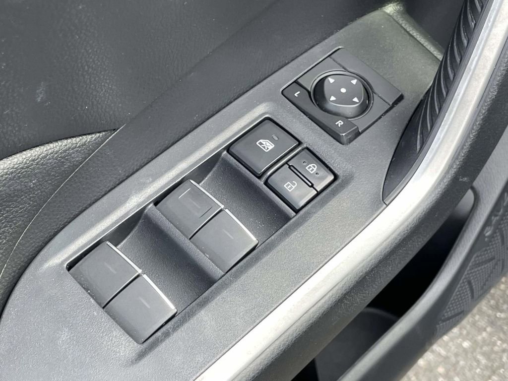 Used 2023 Toyota RAV4 SE image 17