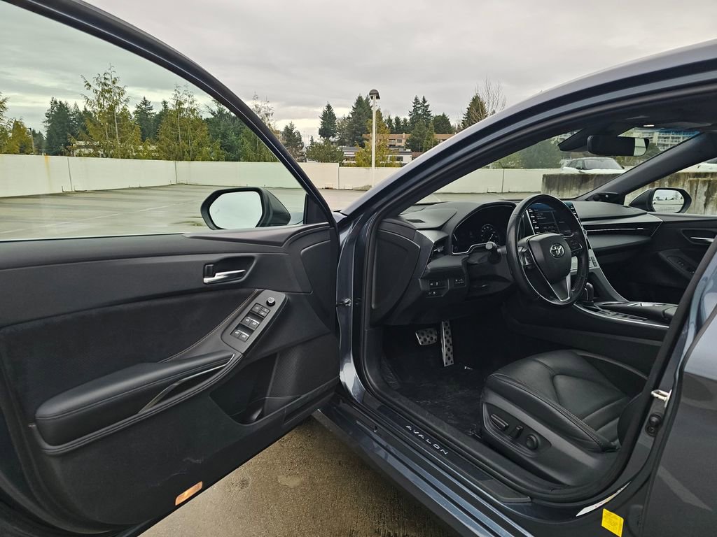 Used 2019 Toyota Avalon XSE image 21