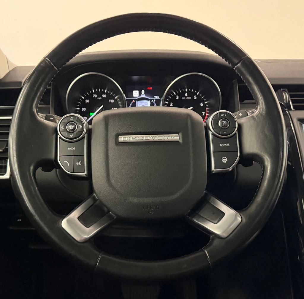 Used 2018 Land Rover Discovery SE AWD/4WD image 14