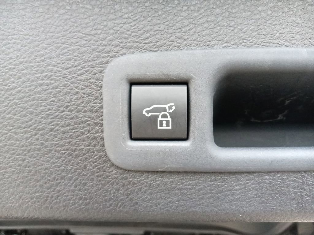 Used 2025 Toyota Sienna Platinum AWD/4WD image 33