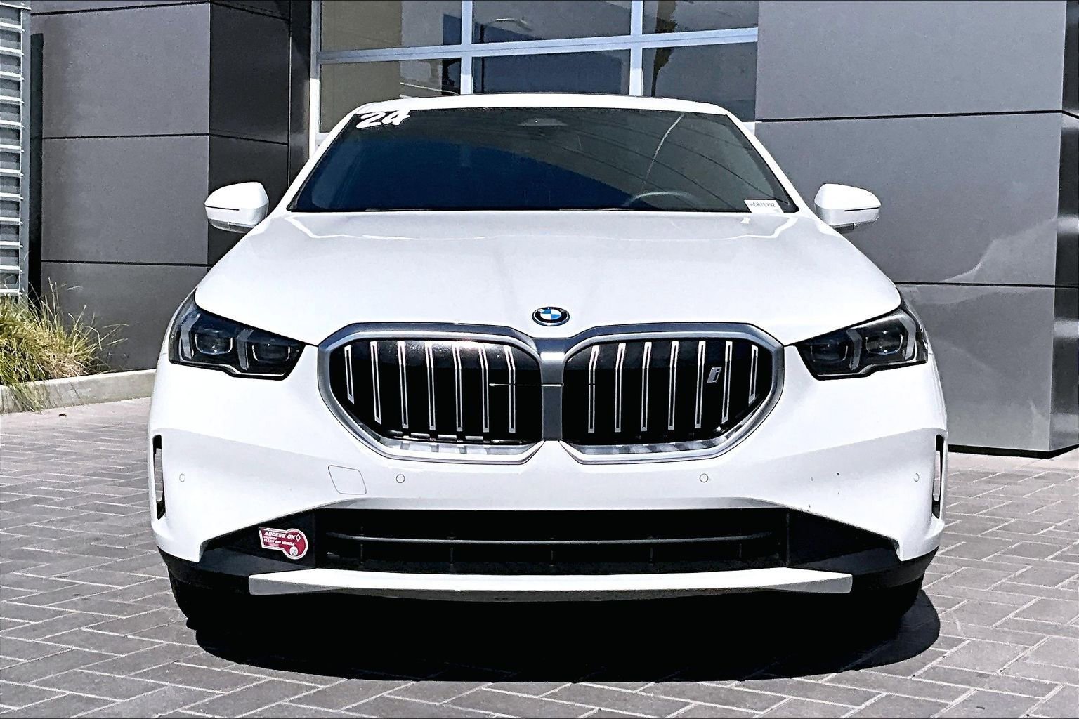 Used 2024 BMW i5 eDrive40i w/ M Sport Package image 2