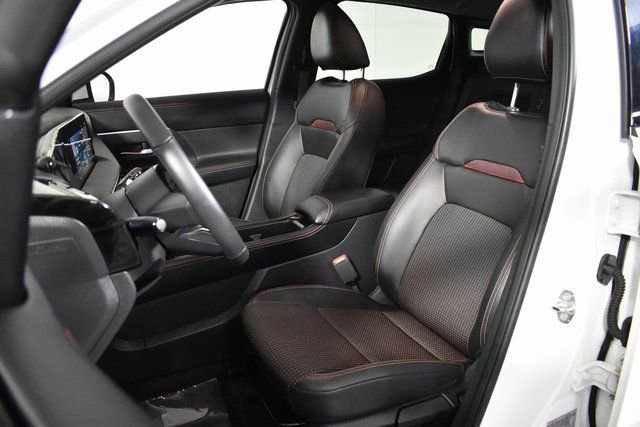 Certified 2025 Nissan Kicks SR image 9