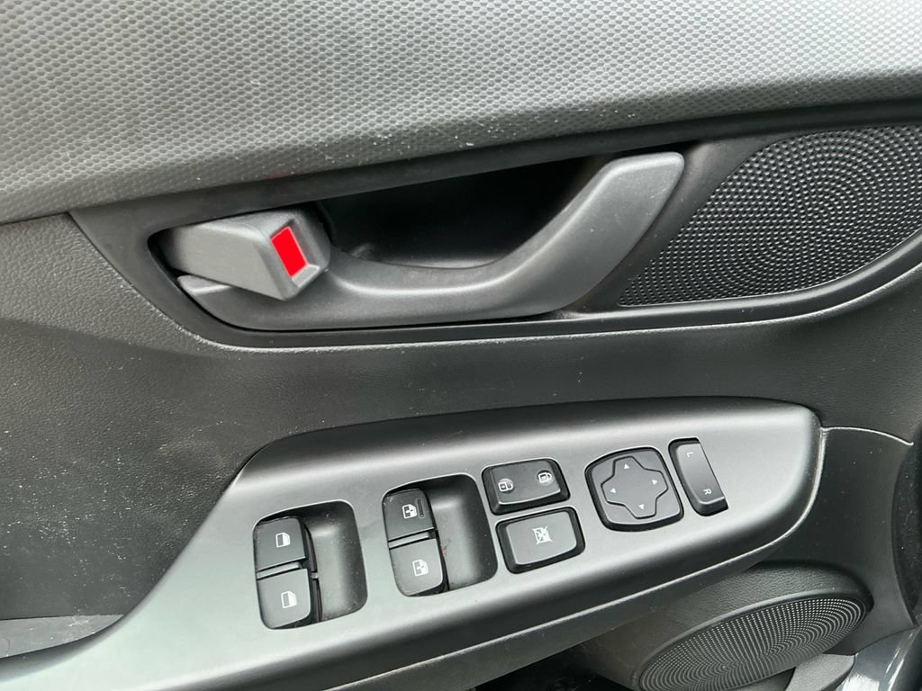 Used 2018 Hyundai Kona SEL AWD/4WD image 22