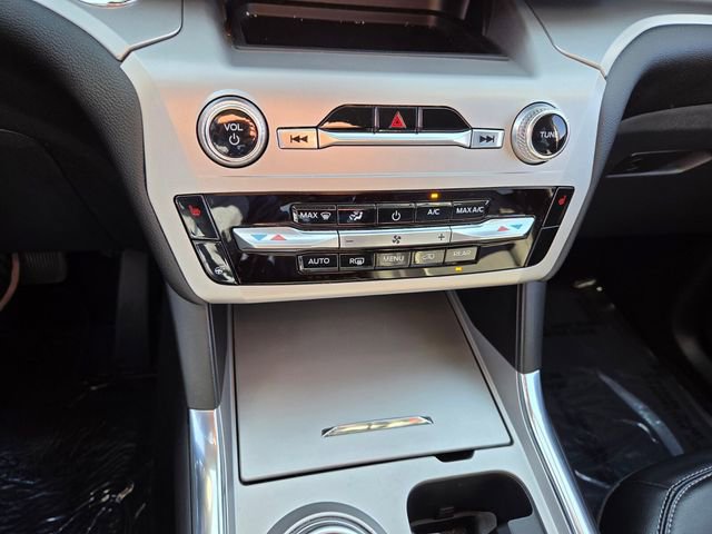 Used 2022 Ford Explorer XLT w/ Equipment Group 202A image 28