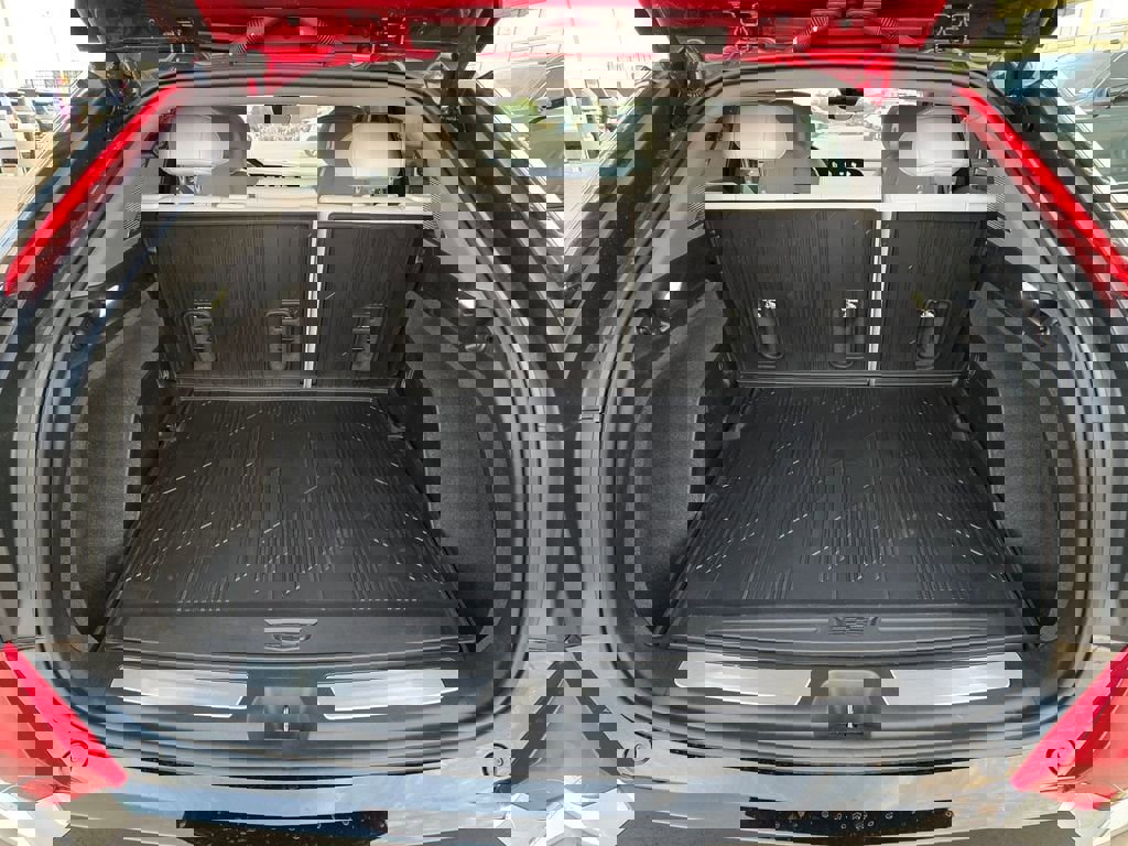 New 2026 Cadillac Optiq Luxury 2 w/ LPO, Floor Liner Package image 30