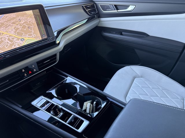 Used 2024 Volkswagen Atlas Cross Sport SEL Premium R-Line image 25