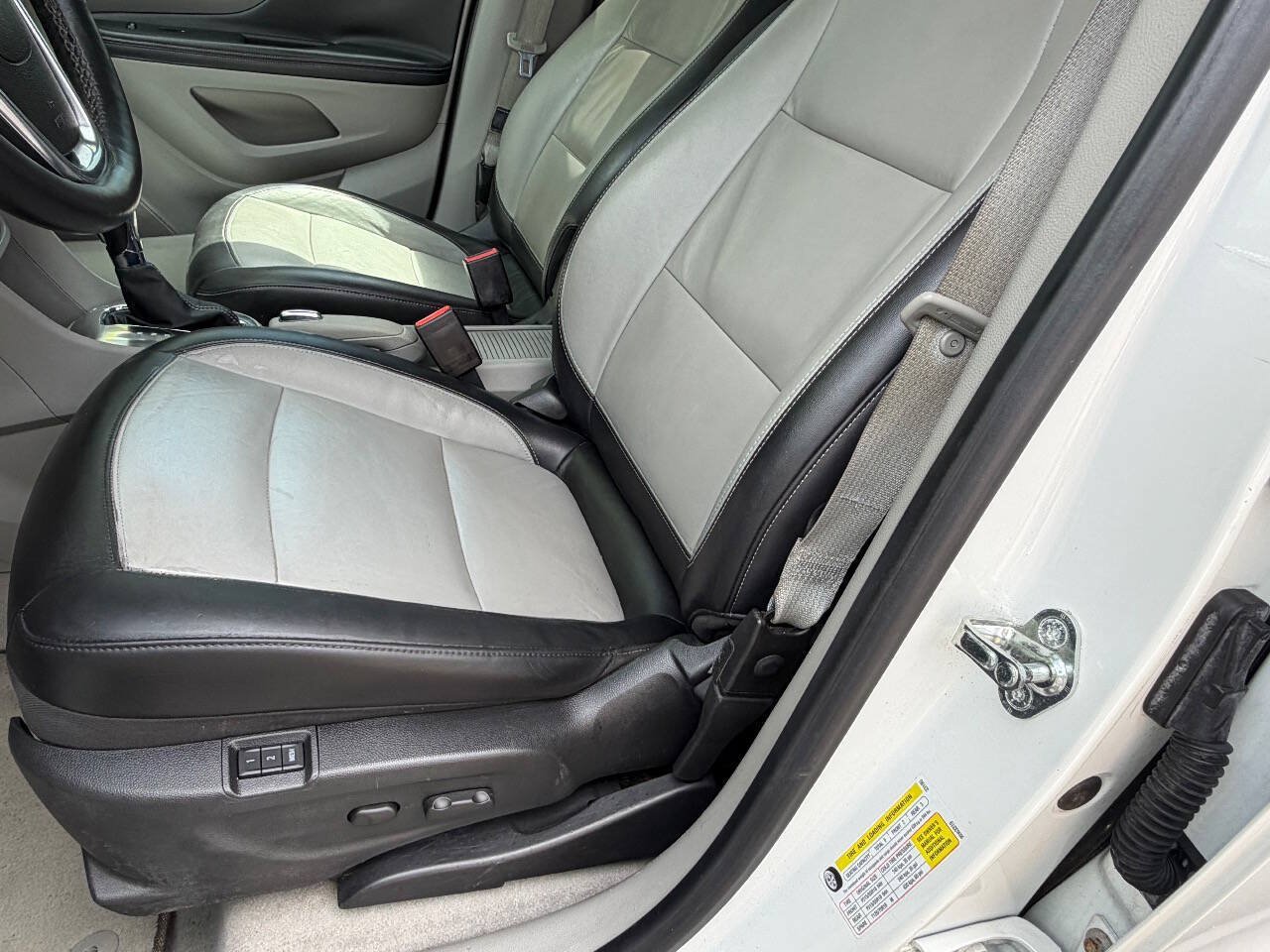 Used 2015 Buick Encore Leather FWD image 9