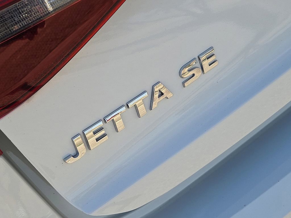 Used 2017 Volkswagen Jetta SE FWD image 12