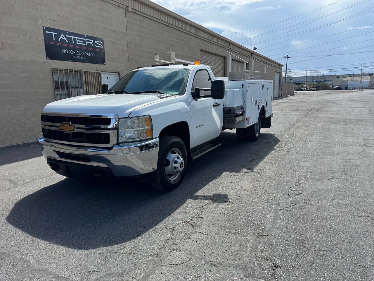 Used 2013 Chevrolet Silverado 3500 W/T RWD image 3