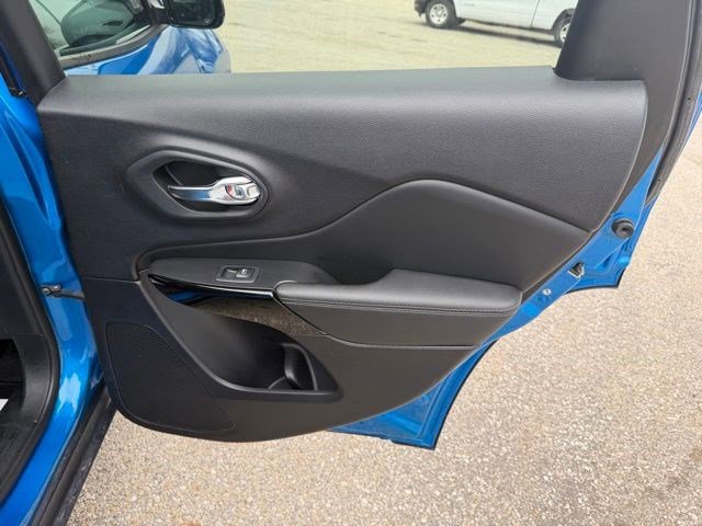 Used 2023 Jeep Cherokee Altitude Lux image 18