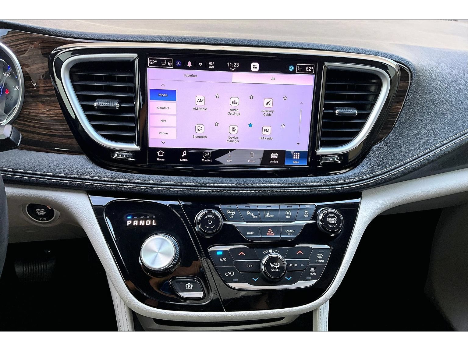 Used 2022 Chrysler Pacifica Limited FWD image 25