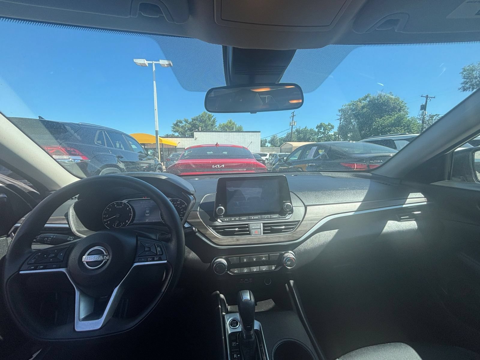 Used 2025 Nissan Altima 2.5 SV FWD image 31