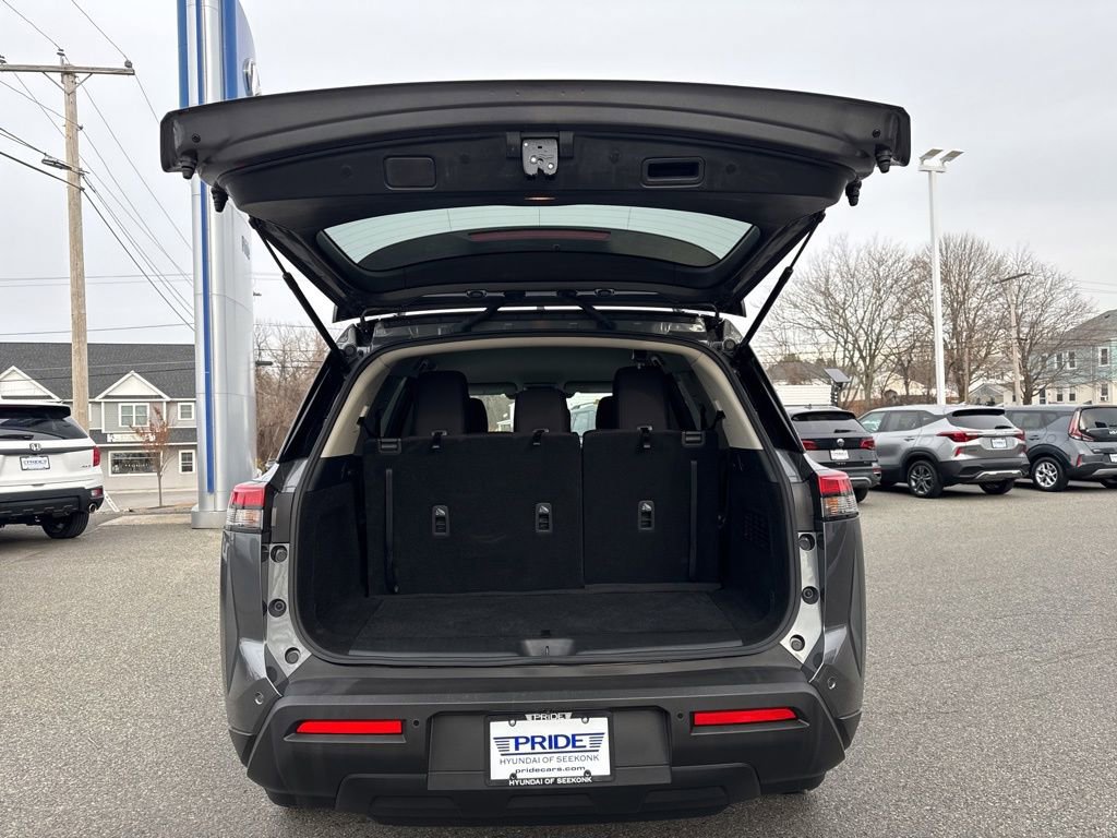 Used 2024 Nissan Pathfinder SV image 9
