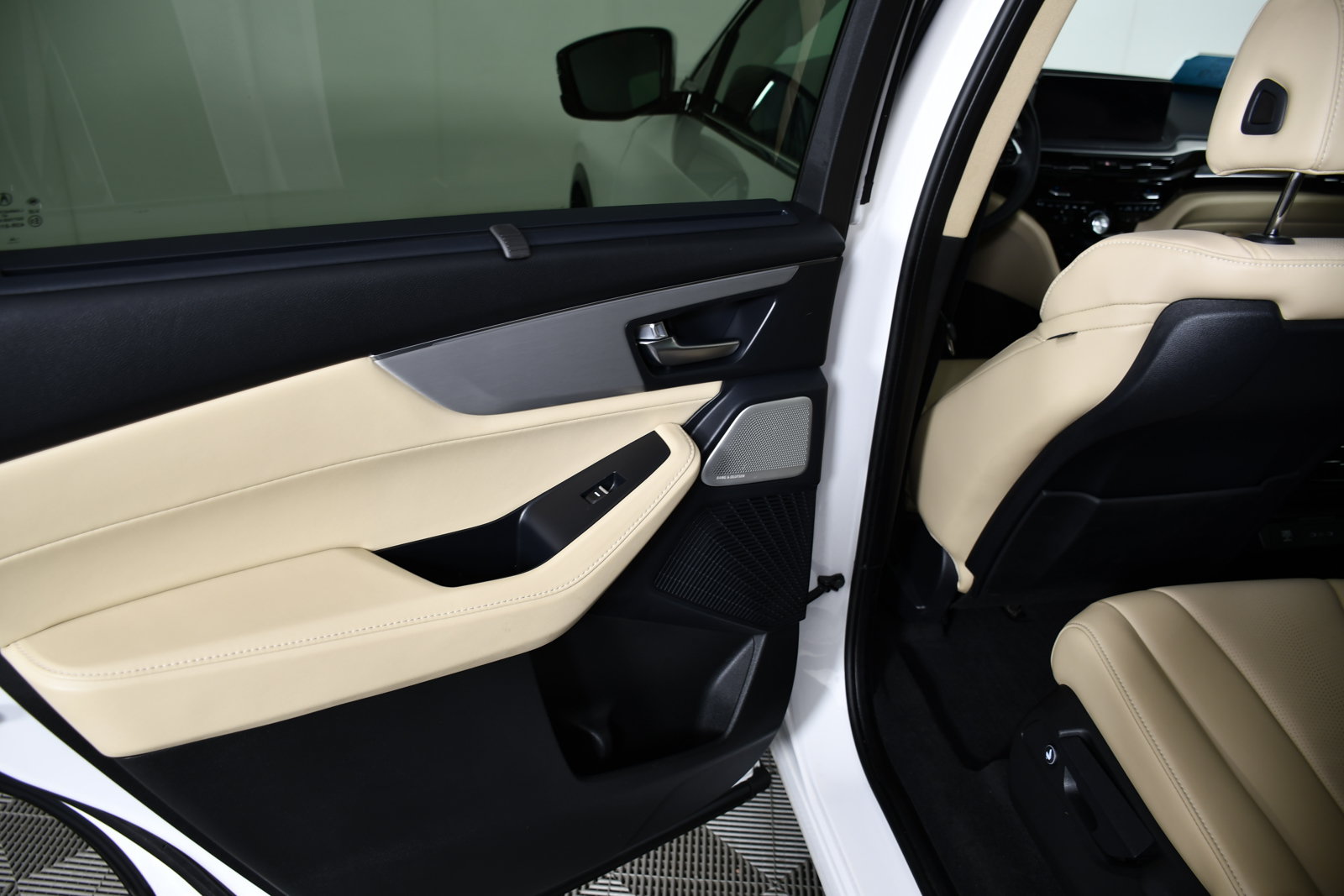 Certified 2025 Acura MDX SH-AWD w/ Technology Package image 46