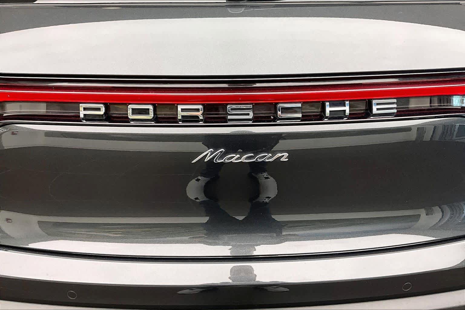 Used 2025 Porsche Macan AWD/4WD image 32