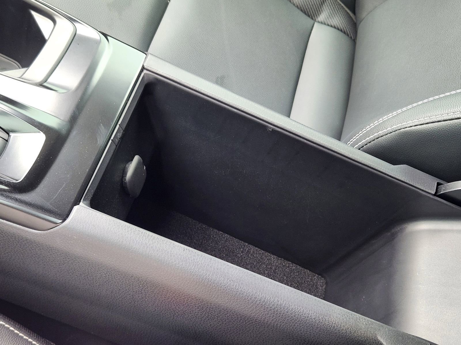 Used 2025 Toyota Camry SE w/ Convenience Package image 23