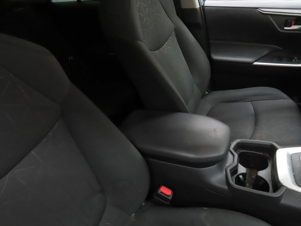 Used 2019 Toyota RAV4 XLE w/ Convenience Package FWD image 22