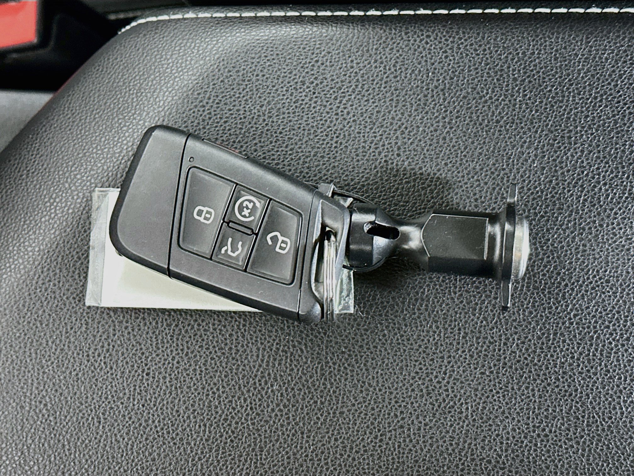 Used 2025 Volkswagen Jetta SE FWD image 25