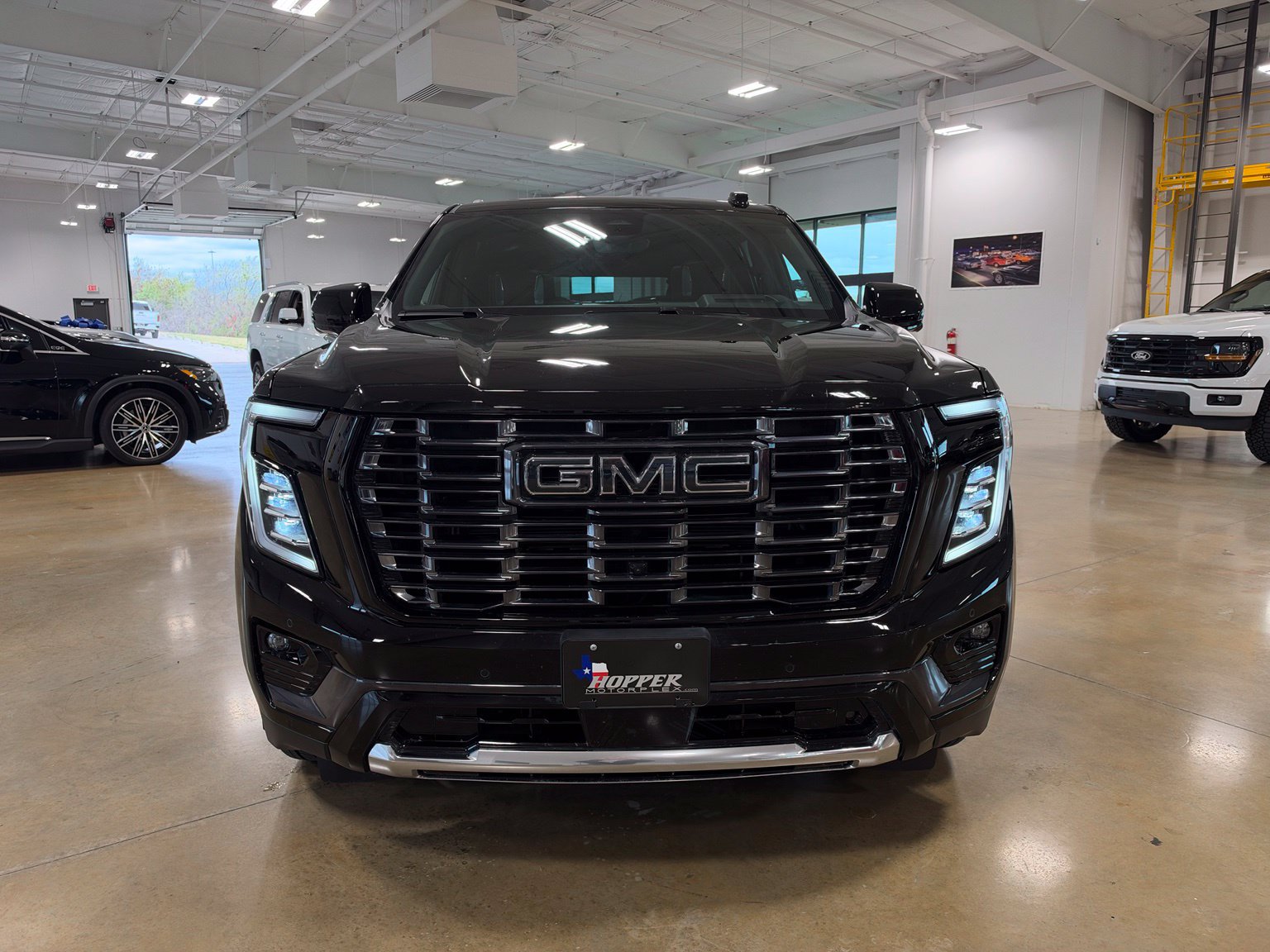 Used 2026 GMC Yukon XL Denali Ultimate w/ LPO, Illumination Package AWD/4WD image 2