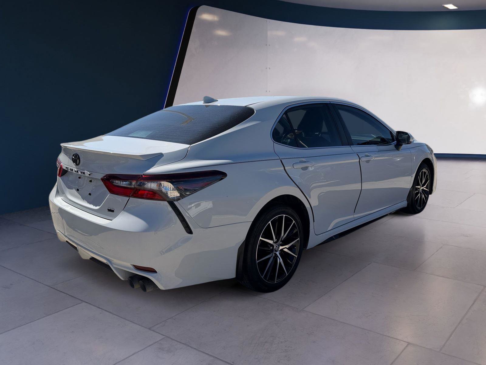 Used 2023 Toyota Camry SE image 5