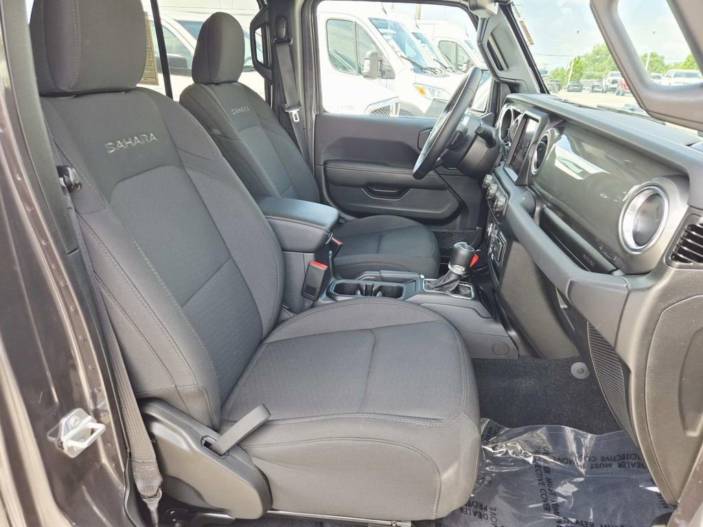Used 2023 Jeep Wrangler Unlimited Sahara w/ Cold Weather Group AWD/4WD image 17