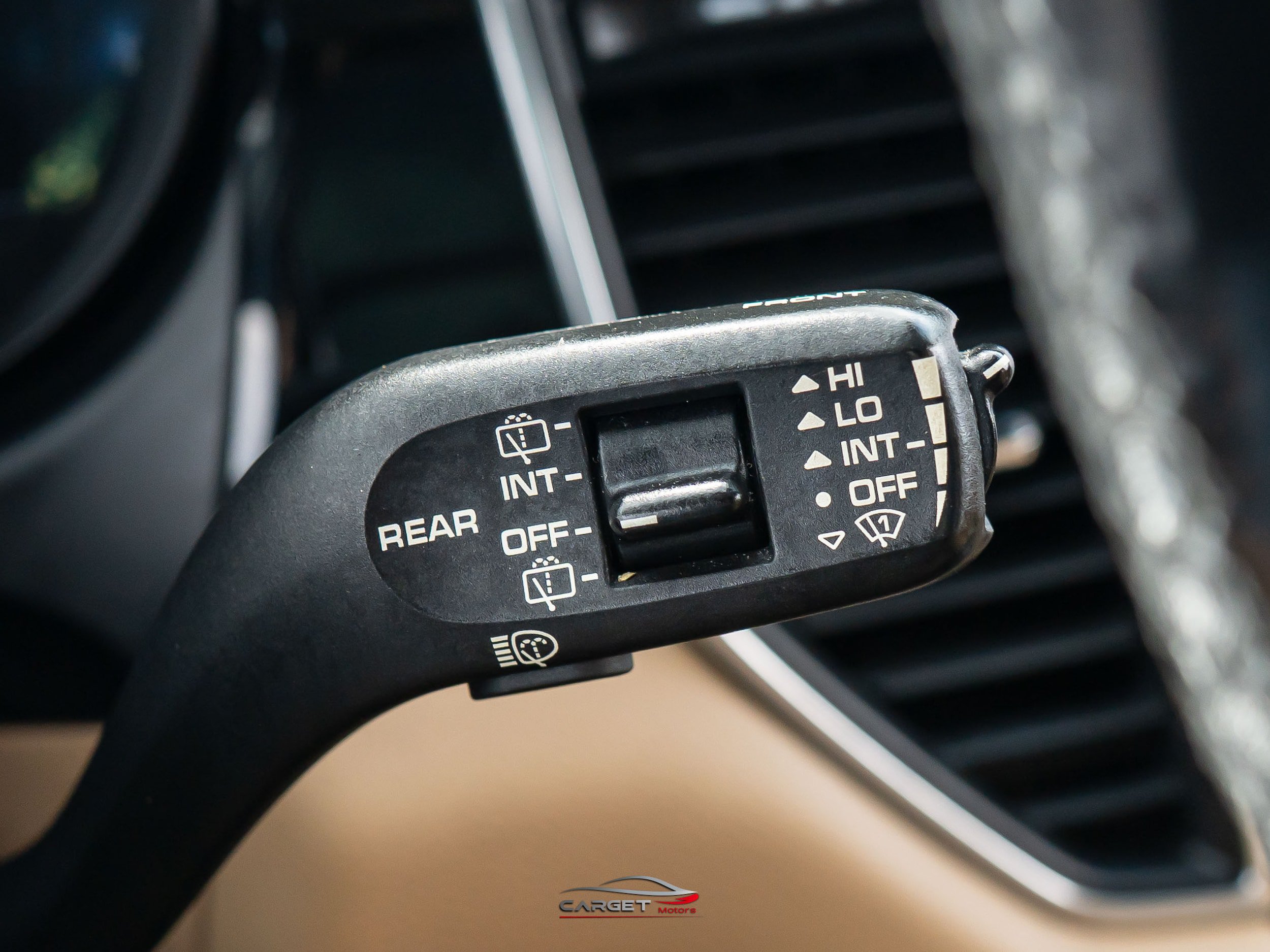 Used 2018 Porsche Macan AWD/4WD image 28