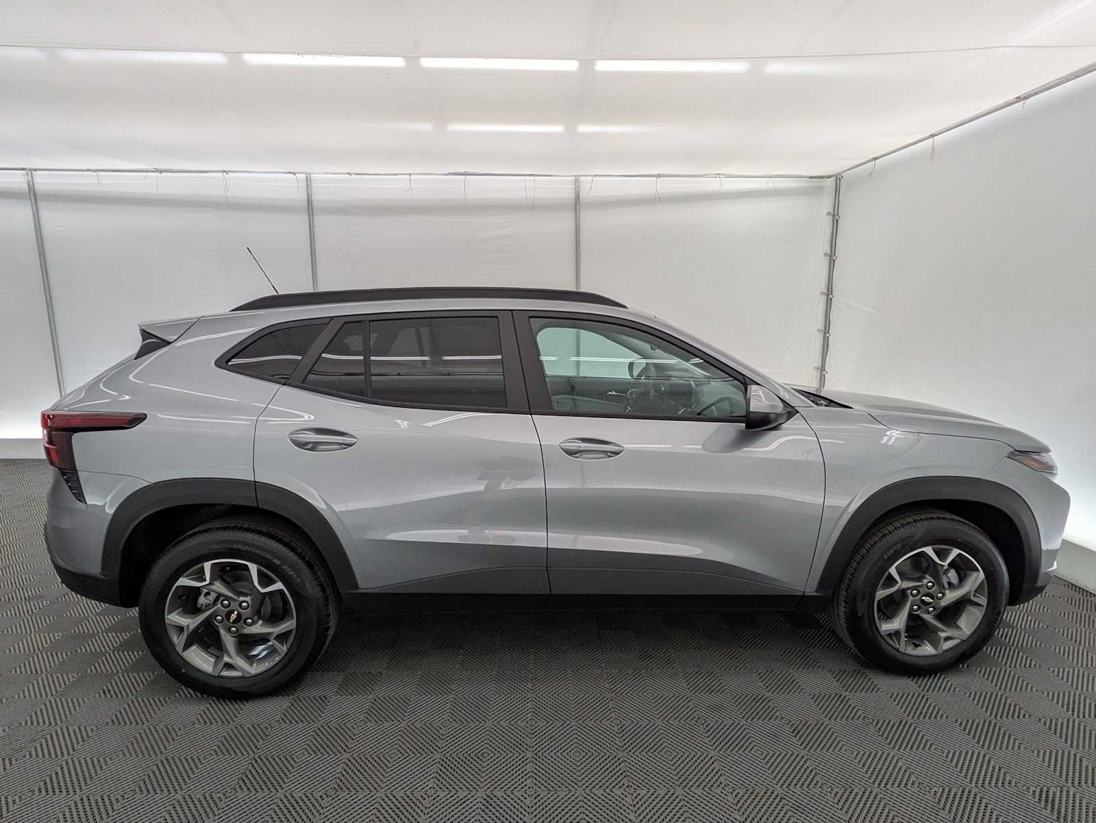 New 2026 Chevrolet Trax LT w/ Driver Confidence Package FWD image 7