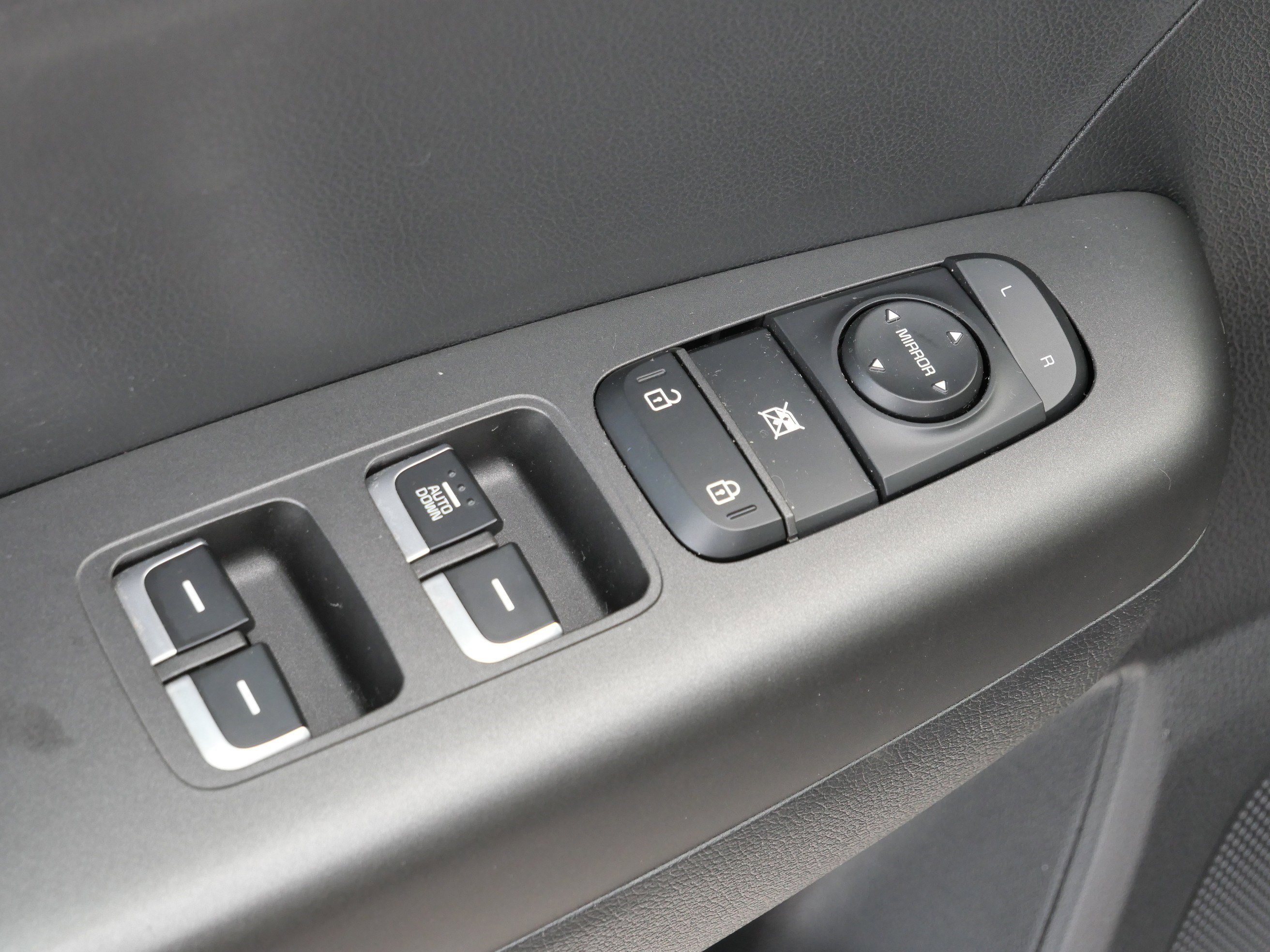 Used 2020 Kia Sportage LX image 19